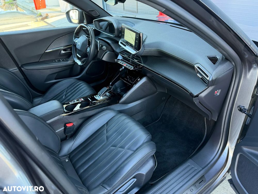 Peugeot 2008 — 12