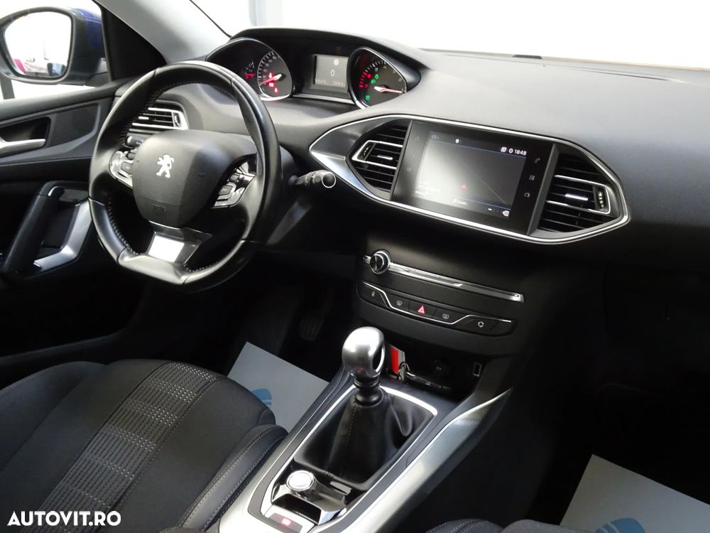 Peugeot 308 — 10