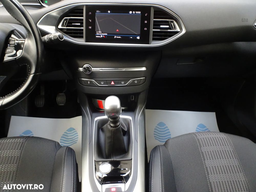 Peugeot 308 — 18
