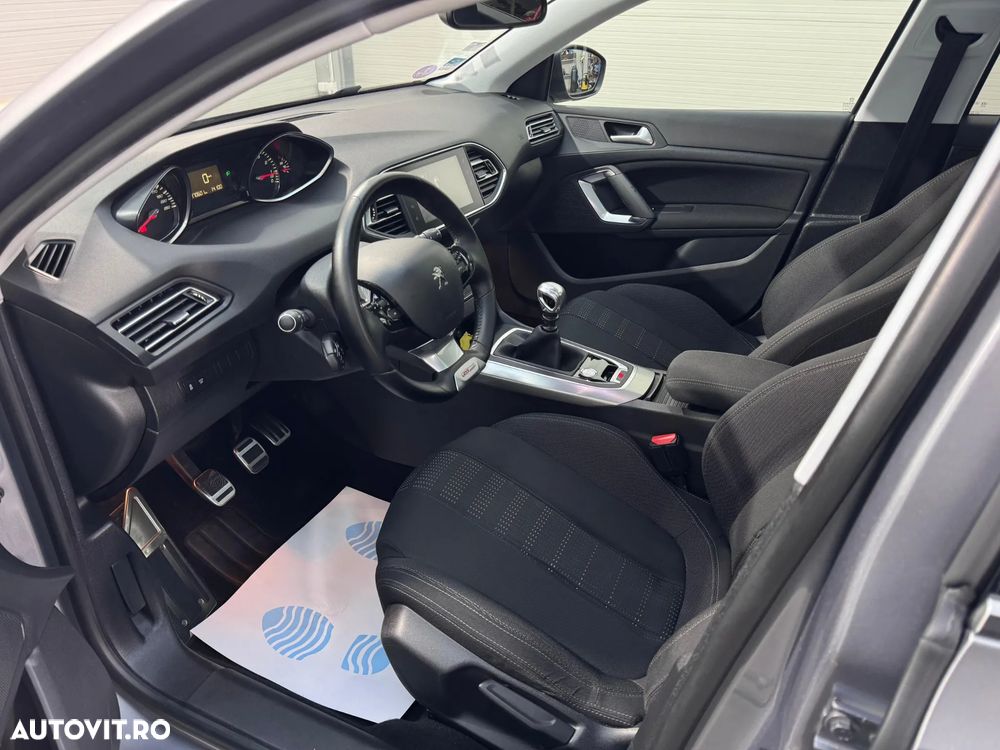 Peugeot 308 — 10