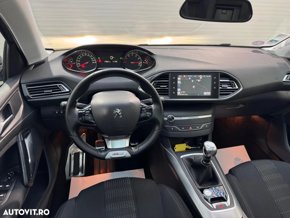 Peugeot 308 — 12
