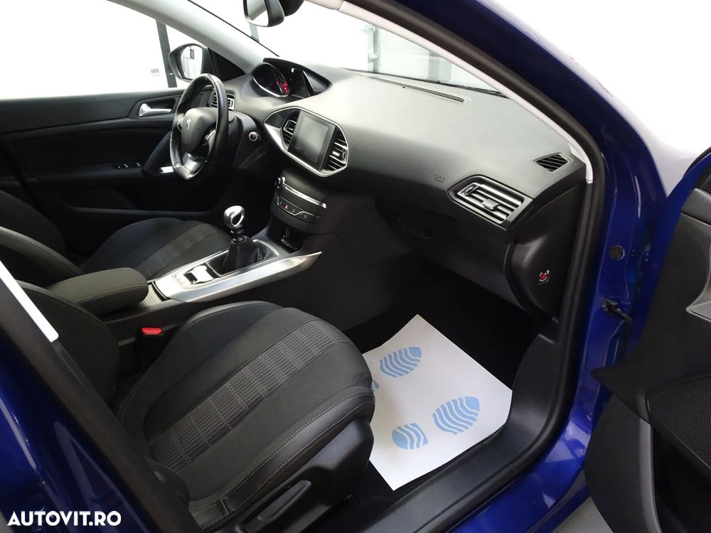 Peugeot 308 — 13