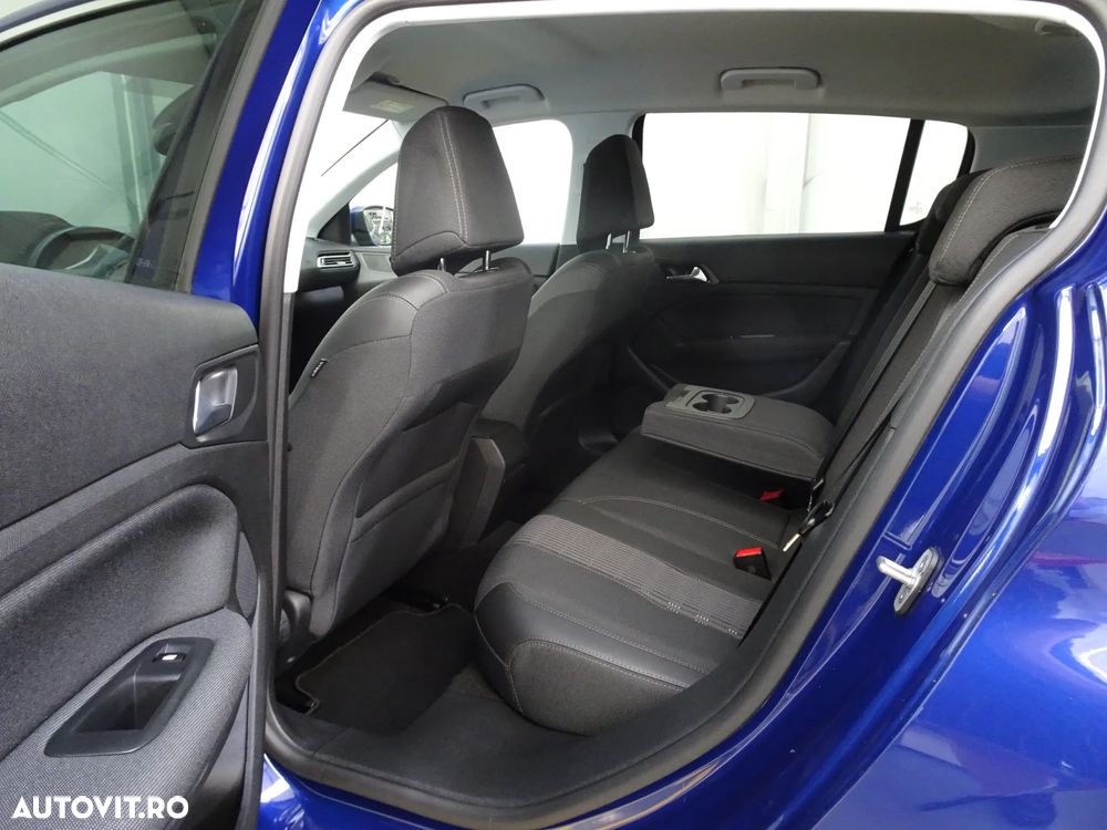 Peugeot 308 — 8