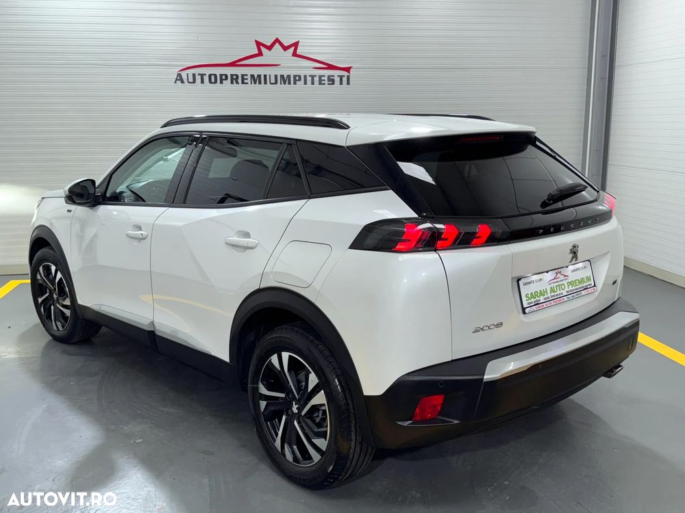 Peugeot 2008 — 8