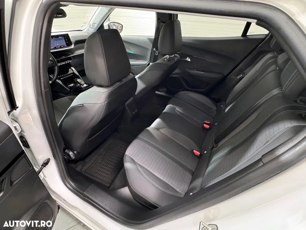 Peugeot 2008 — 17