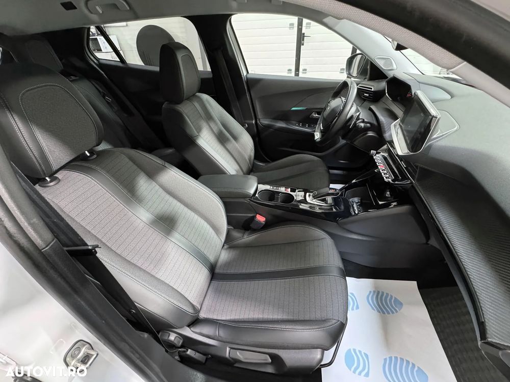 Peugeot 2008 — 15